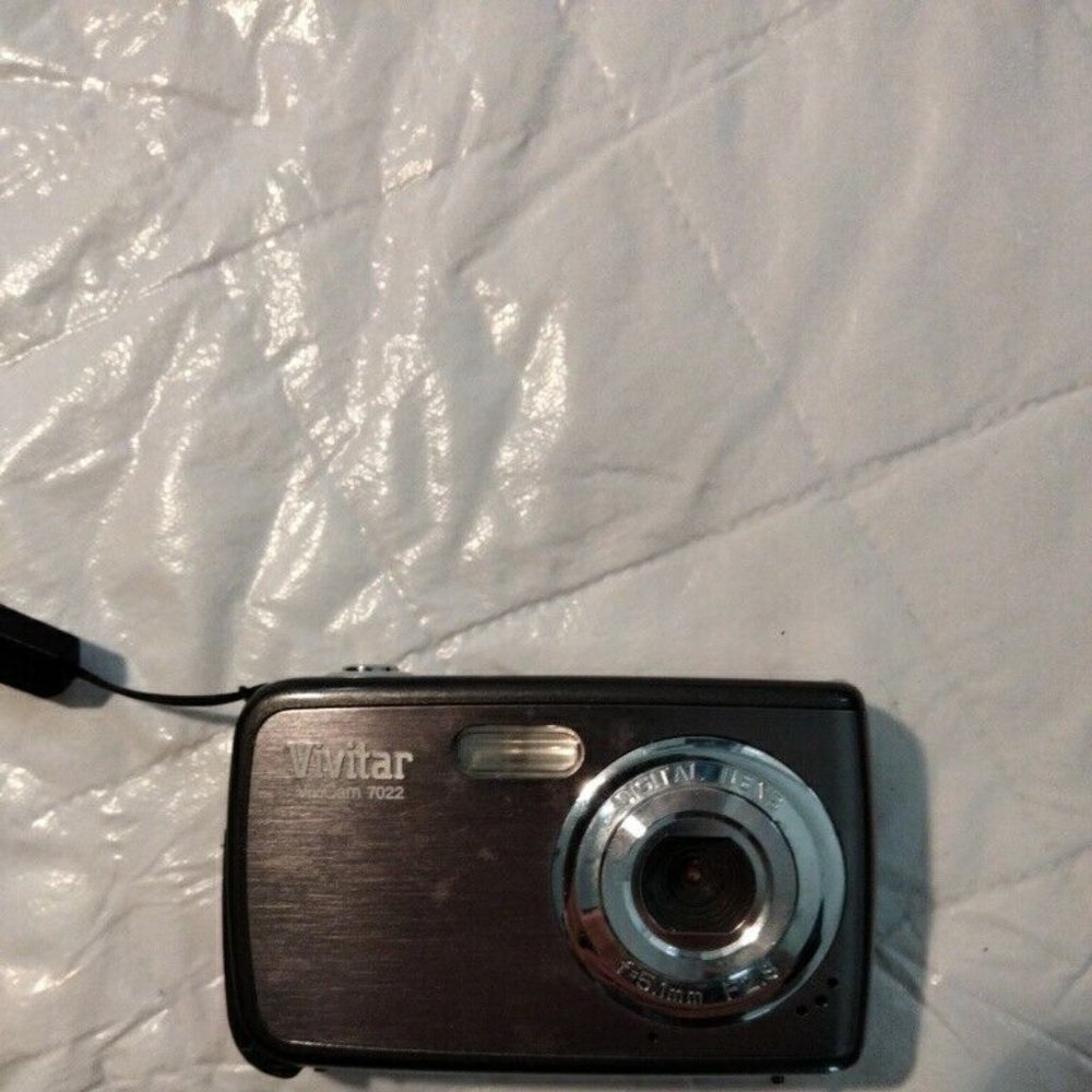 VIVITAR MODEL 7022 VIVICAM CAMERA